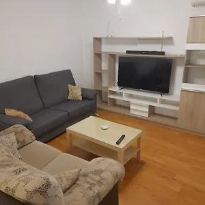 1f, Aire Acondic, 80m2, 2 Dormitorios, 4 Huespedes, Wifi Gratis Apartment